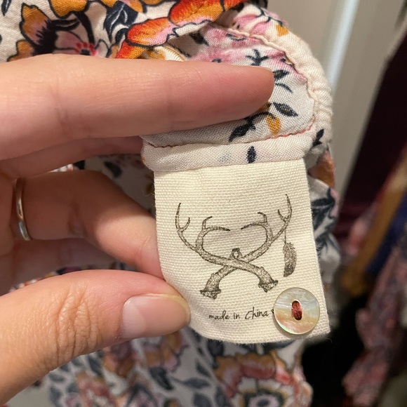 Elle Blouse - Picture 4 of 4